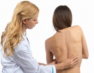 οι αιτίες του πόνου στην πλάτη