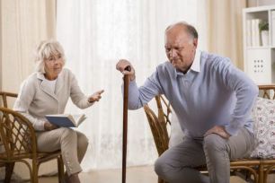 Οι ηλικιωμένοι διατρέχουν κίνδυνο για ασθένεια των αρθρώσεων